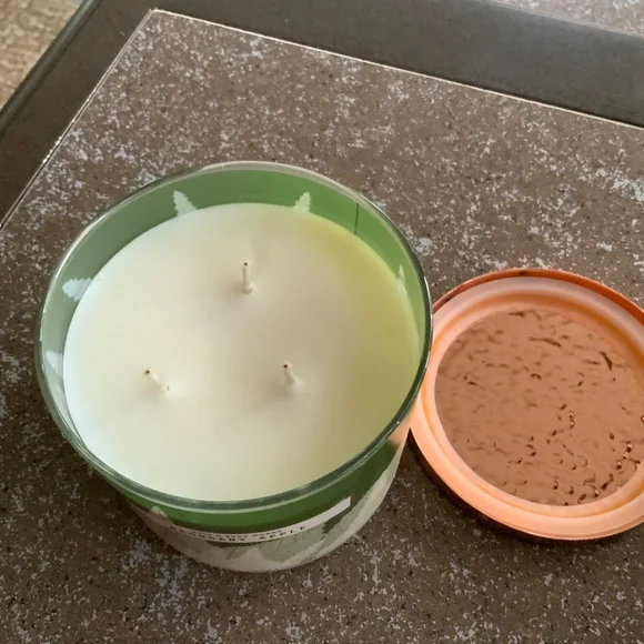 Bath & Body Works 3 Wick Candle - Picture 2 of 3